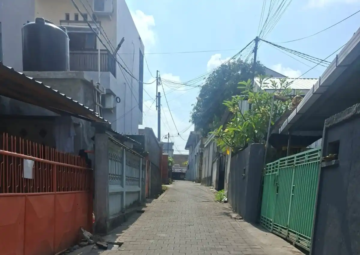 Upaya Jambret Kalung Emas di Denpasar Terekam Video, Korban Terjatuh Upaya Jambret Kalung Emas di Denpasar Terekam Video, Korban Terjatuh