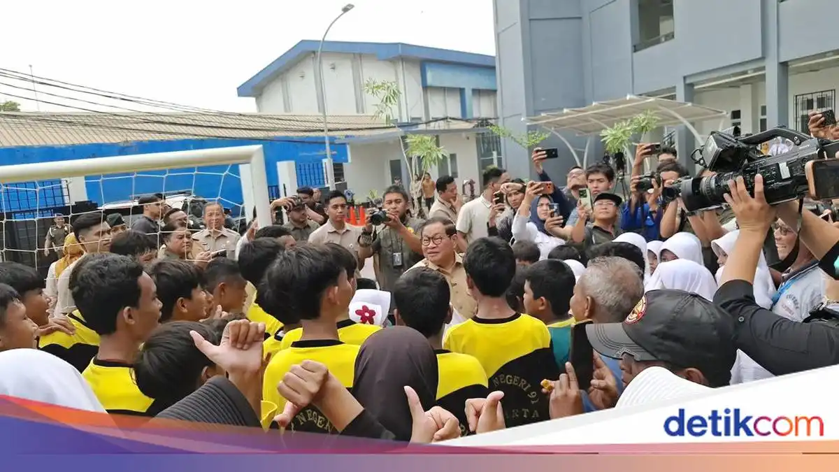 Kunjungan Pramono di Sekolah Jaktim Diwarnai Ucapan Terima Kasih dan Ajakan Bermain Basket