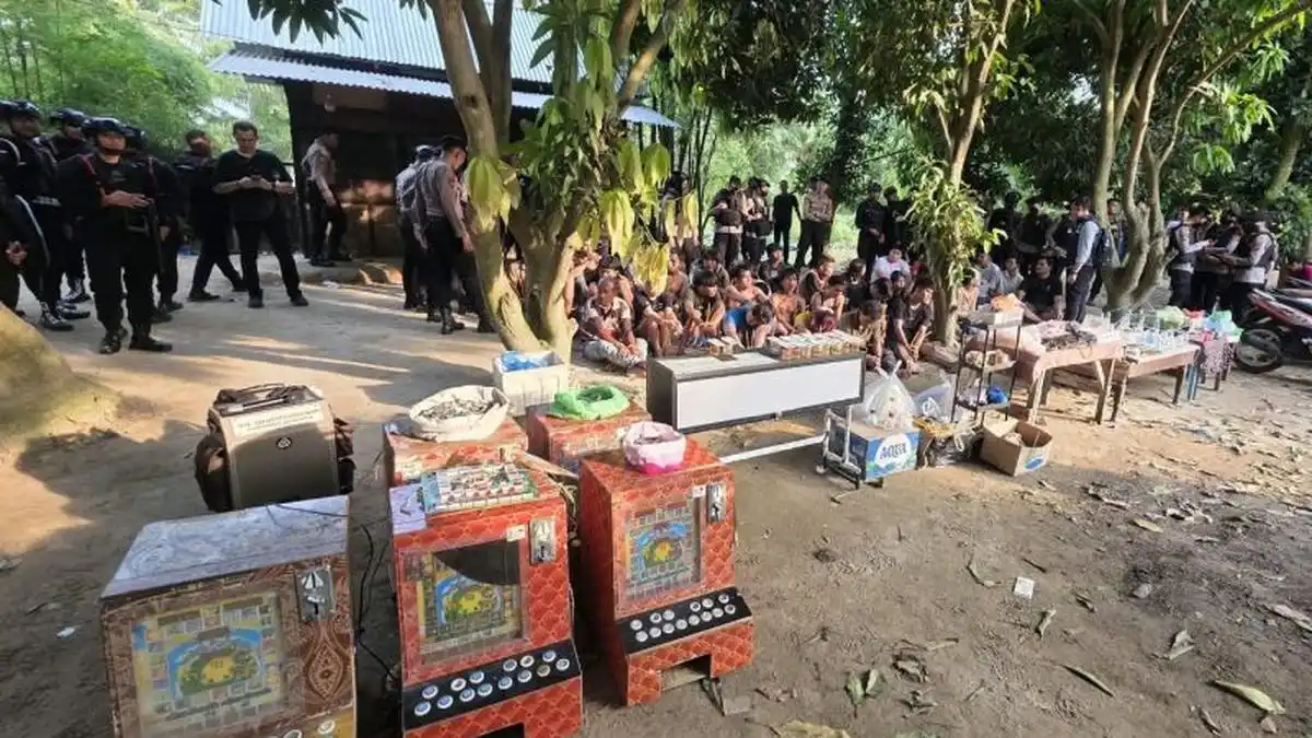Polri Gerebek Sembilan Titik Rawan Narkoba di Sumatra Utara, 36 Orang Diamankan Polri Gerebek Sembilan Titik Rawan Narkoba di Sumatra Utara, 36 Orang Diamankan