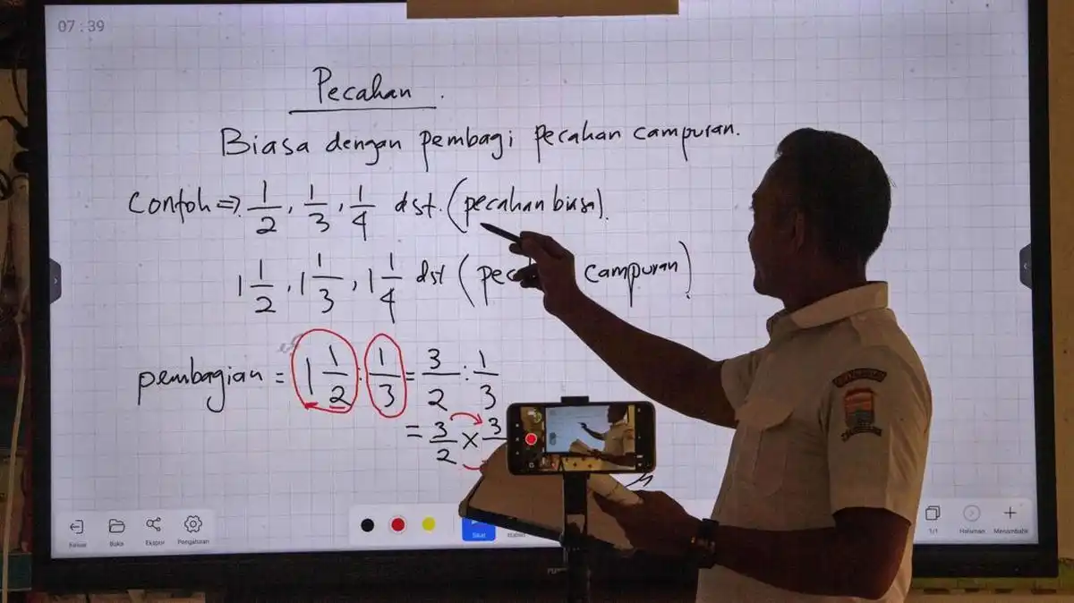 DPR Soroti Rencana Evaluasi Kenaikan Kelas Siswa Mulai 2027