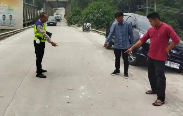Kecelakaan Lima Kendaraan di Pringsewu, Dua Pelajar Meninggal Dunia Kecelakaan Lima Kendaraan di Pringsewu, Dua Pelajar Meninggal Dunia