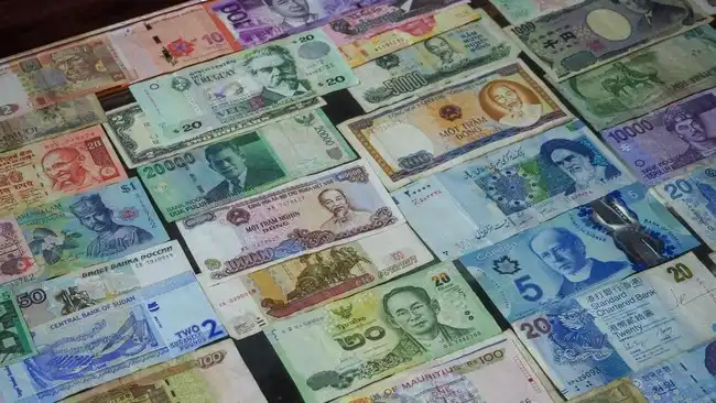 Rupiah Tertekan di Tengah Penguatan Dolar dan Gejolak Mata Uang Asia