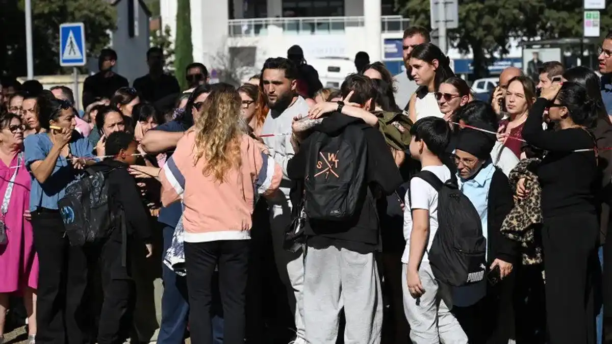 Penembakan di Sekolah Aubagne, Siswa 14 Tahun Ditahan Setelah Kepala Sekolah dan Guru Terluka Penembakan di Sekolah Aubagne, Siswa 14 Tahun Ditahan Setelah Kepala Sekolah dan Guru Terluka