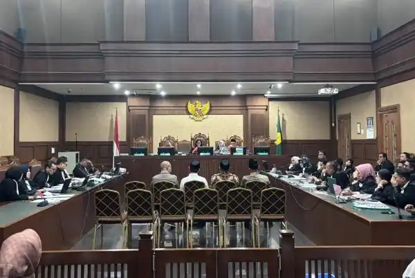 Komisaris PT Shafira Tour Akui Berangkatkan 23 Jemaah dengan Kuota Petugas Haji Komisaris PT Shafira Tour Akui Berangkatkan 23 Jemaah dengan Kuota Petugas Haji