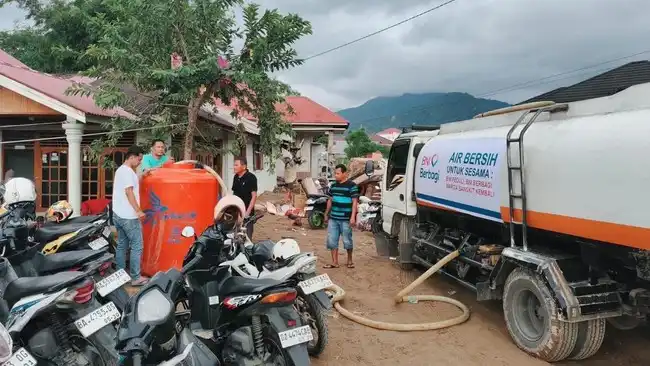 BNI Salurkan Bantuan bagi Warga Terdampak Banjir di Padang BNI Salurkan Bantuan bagi Warga Terdampak Banjir di Padang
