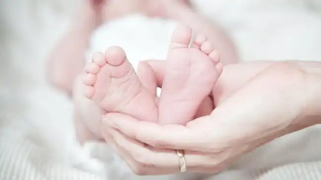 Bayi 28 Hari Meninggal Setelah Dugaan Pemberian Telur Mentah, Pemprov Jatim Buka Suara Bayi 28 Hari Meninggal Setelah Dugaan Pemberian Telur Mentah, Pemprov Jatim Buka Suara