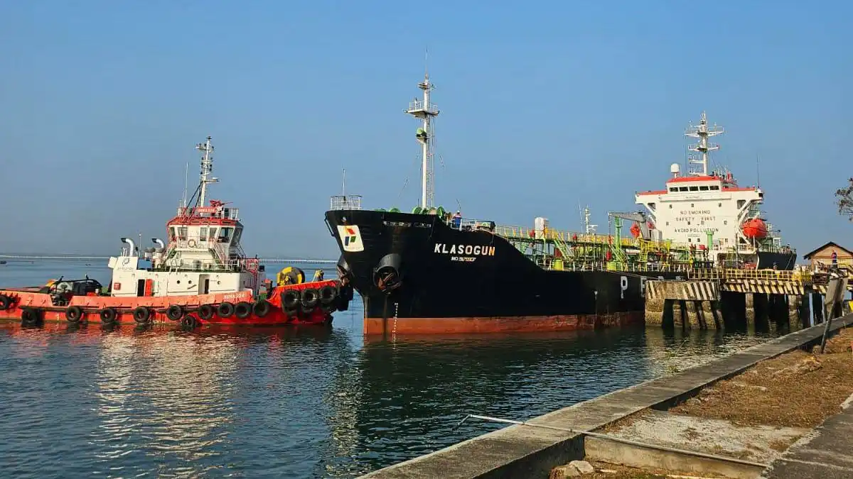 Antrean BBM di Bali Masih Terjadi, Pertamina Sebut Stok Mulai Berangsur Normal Antrean BBM di Bali Masih Terjadi, Pertamina Sebut Stok Mulai Berangsur Normal