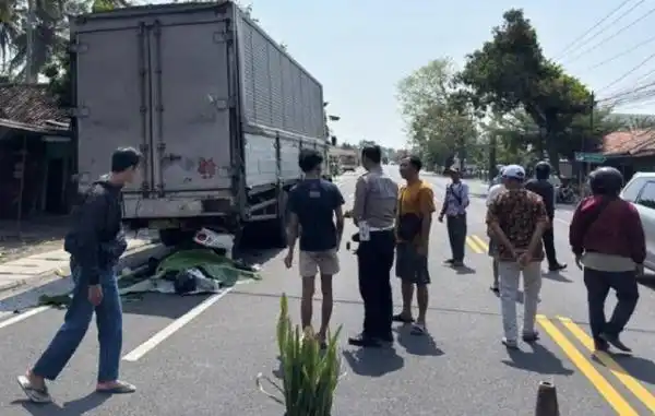 Pasutri Asal Banyumas Meninggal dalam Tabrakan dengan Truk Parkir di Kulonprogo
