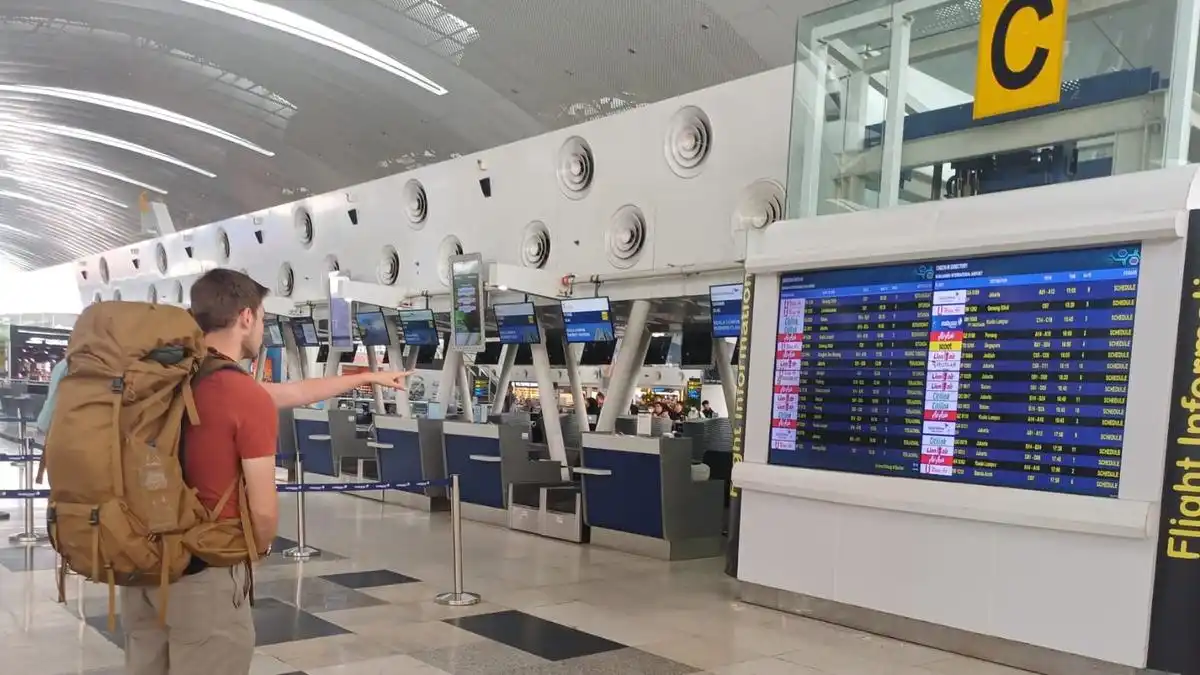 Kabut Asap Karhutla Mengganggu Operasional Bandara Kualanamu